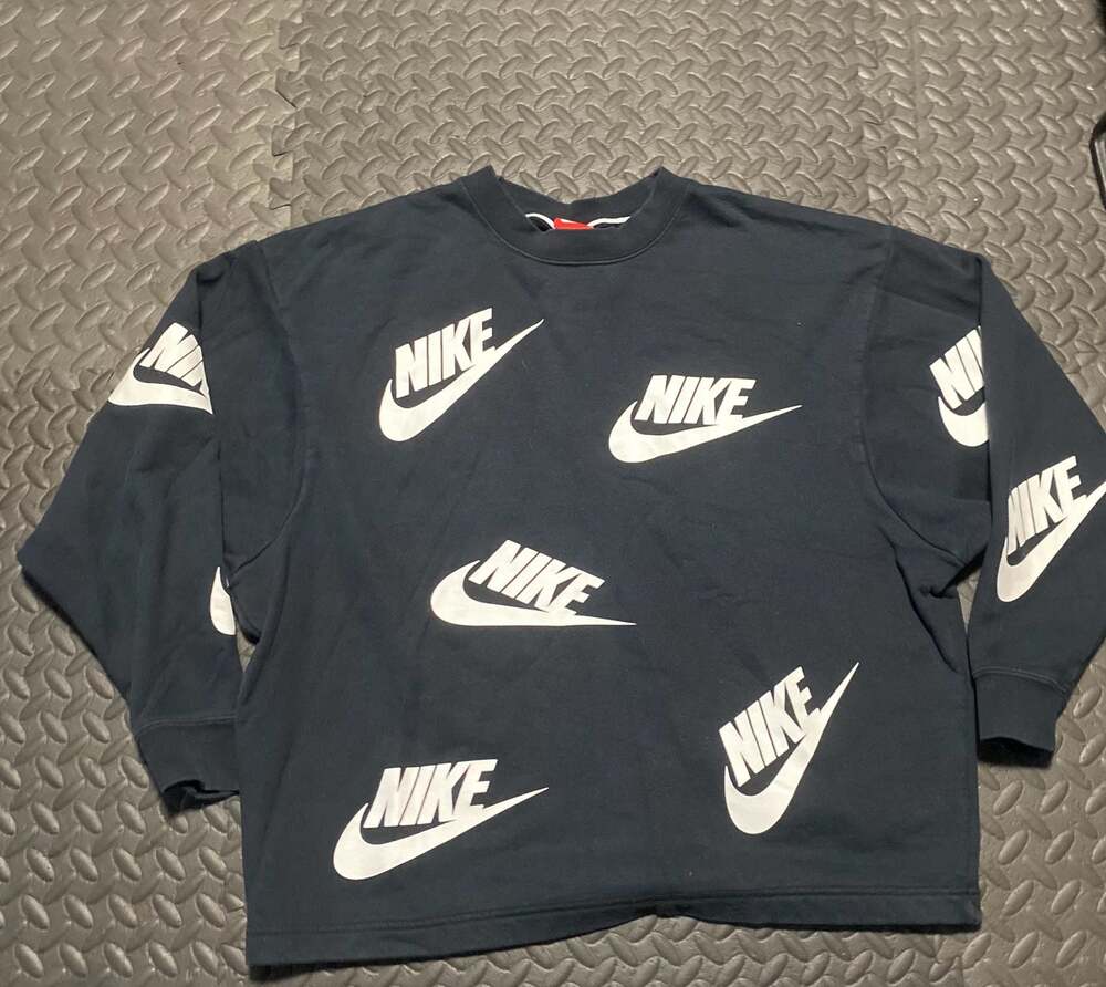Nike W NSW Crew Futura Toss Sweatshirt, Black, Medium
